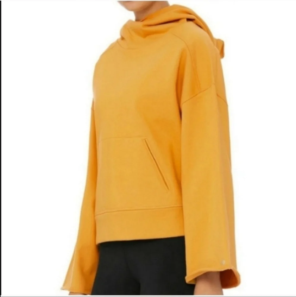 Alo Yoga Low Key Wide Sleeve Hoodie Size Small Tuscan Sun NWT